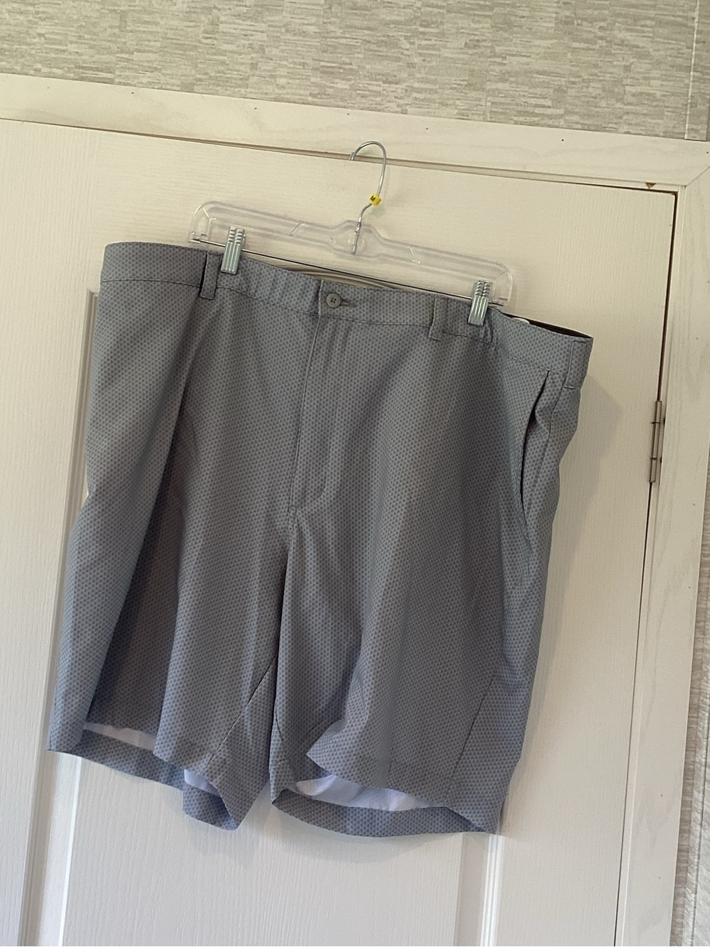 Ben Hogan Light Gray Micro-Pattern Hybrid Shorts 46 EUC